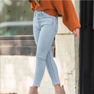 Levi’s wedgie skinny light wash jeans